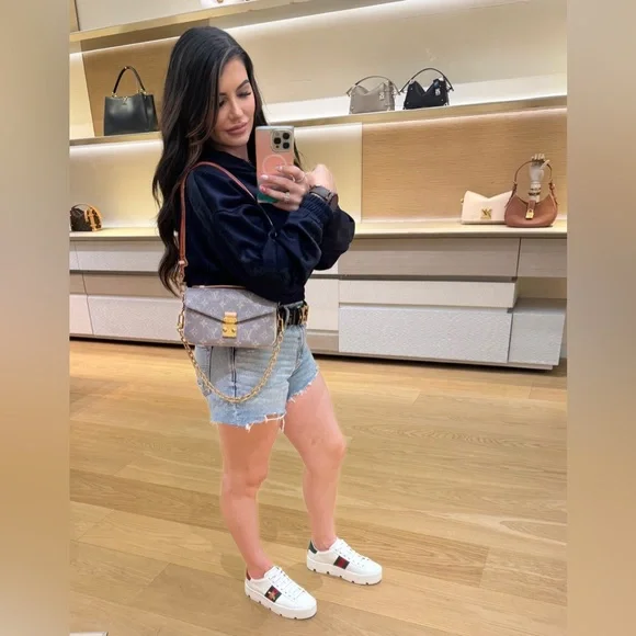 ❌SOLD❌🔥NEW, RARE🔥LOUIS VUITTON Pochette Métis East West in Trianon Gray - Picture 2 of 4